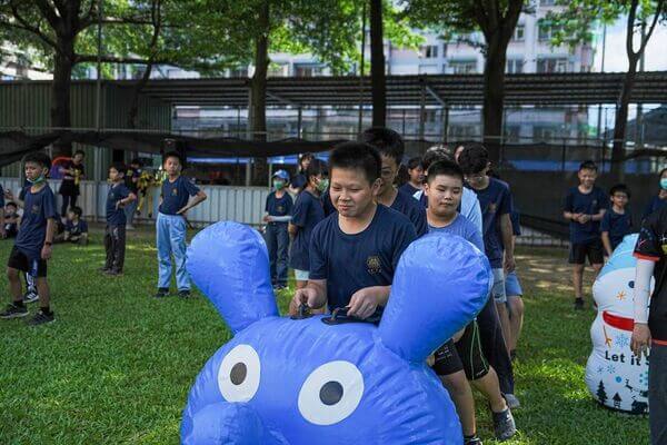 【趣味競賽】：陸上行舟，培養與發揮團隊合作之趣味競賽