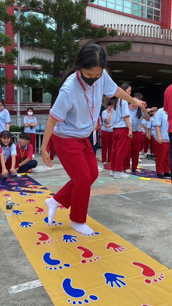 採取個人接力競賽之遊戲：敏惠護專長健科科系趣味活動競賽（熊麻吉活動團隊帶領及規劃）